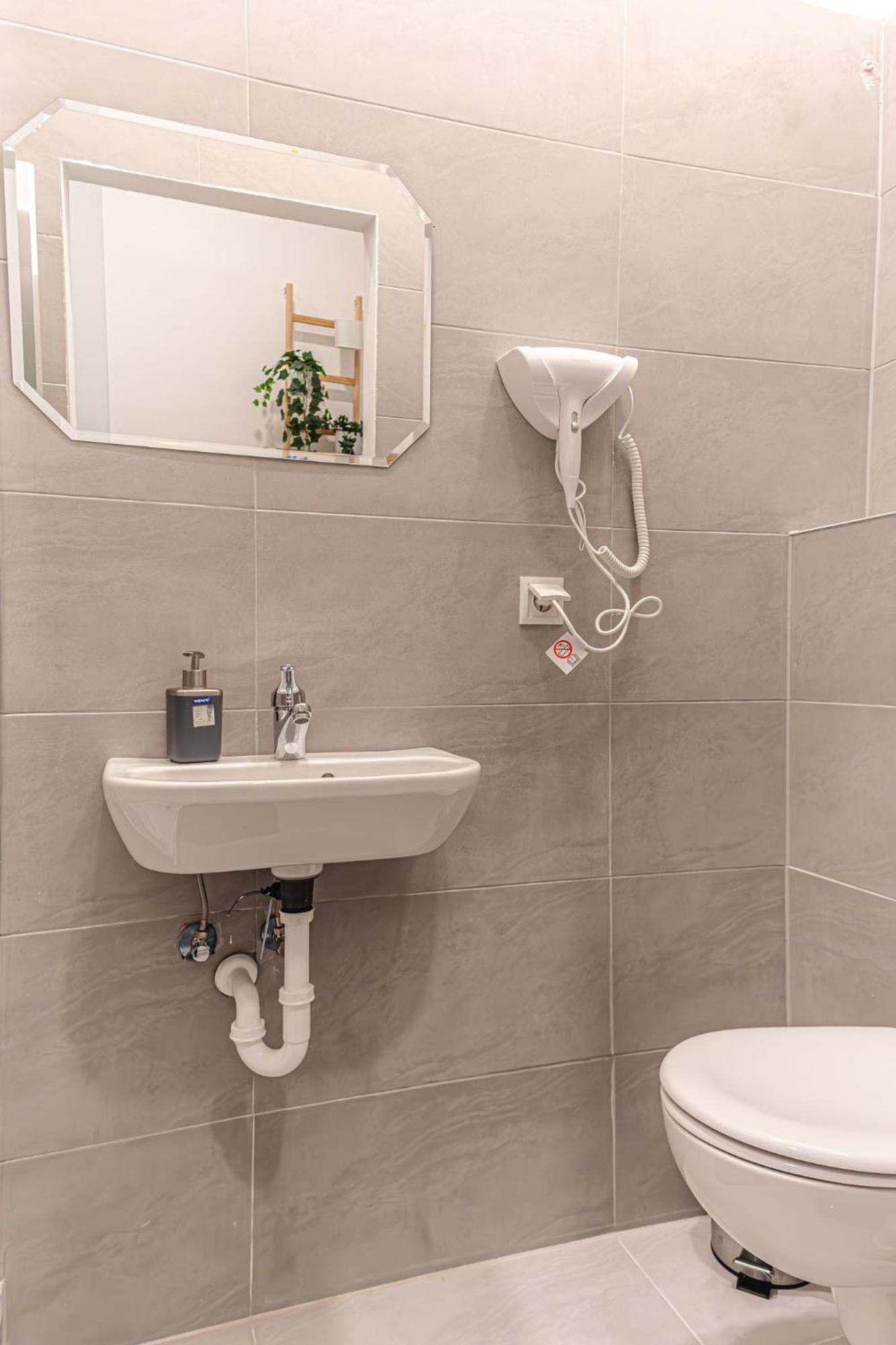 Stylish Studio Apartment Wiener Stadthalle 外观 照片